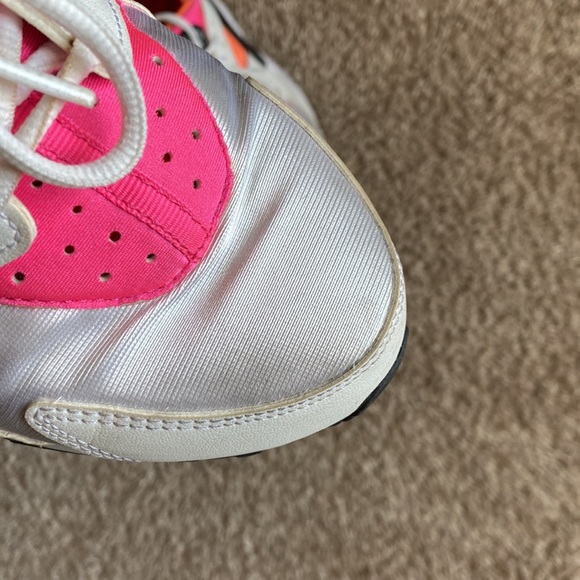 Nike Huaraches - Picture 2 of 3